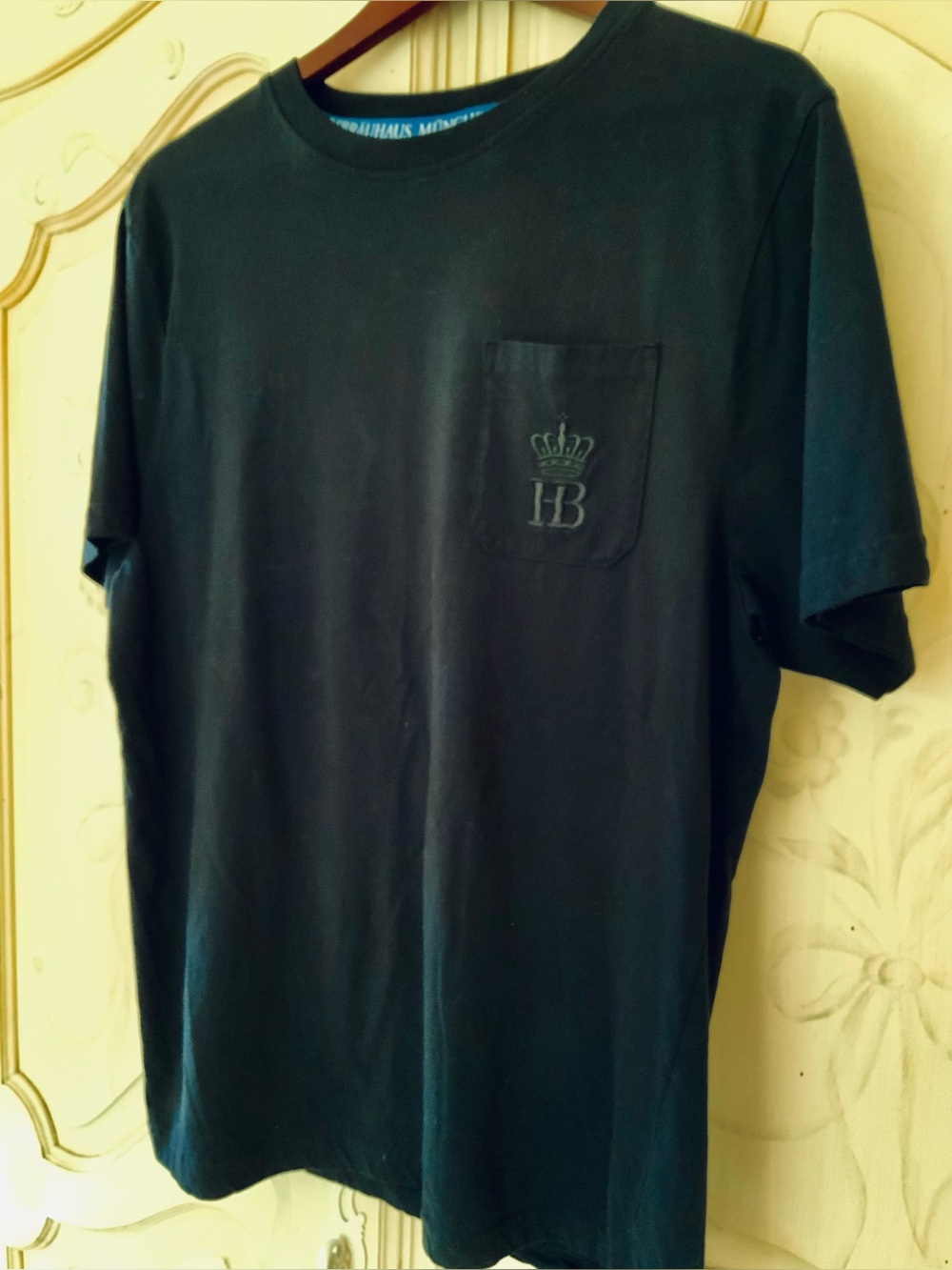 Hofbrauhaus Munchen Black Crew Neck T‑Shirt with Pocket